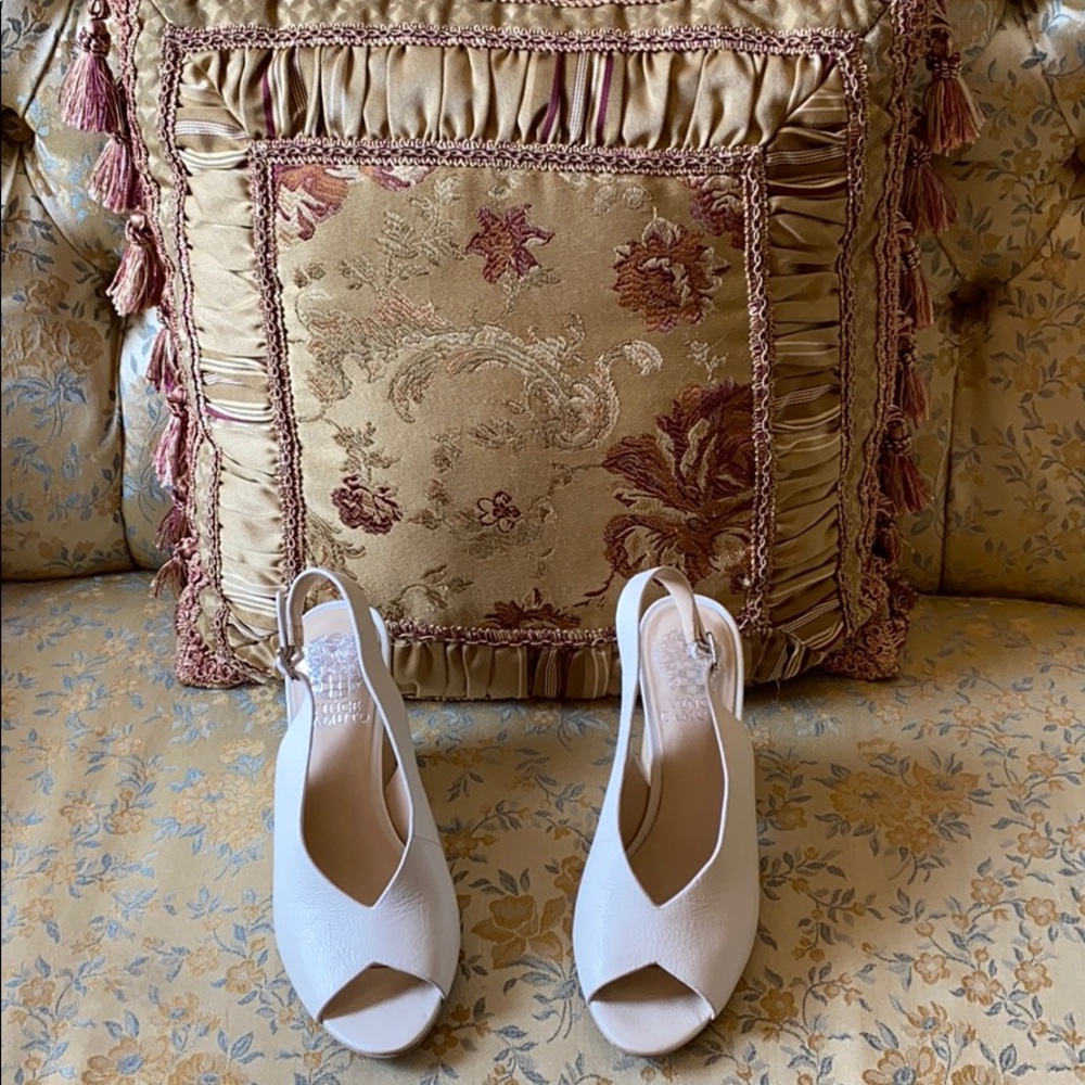 Vince Comuto cream open toe sling back pump size 6